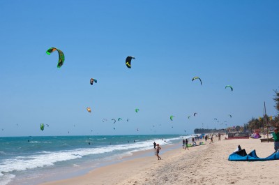 Kite-surfing-Mui-Ne-Vietnam