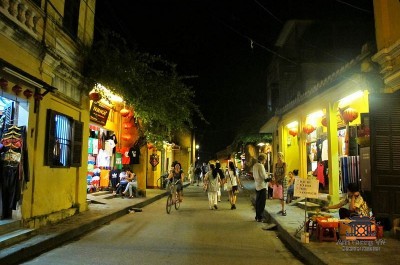 hoian-at-night